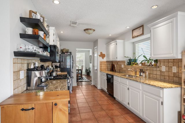 7025 Escondido Drive, Arlington, TX 76016
