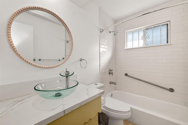 9218 Rowan Lane, Houston, TX 77036