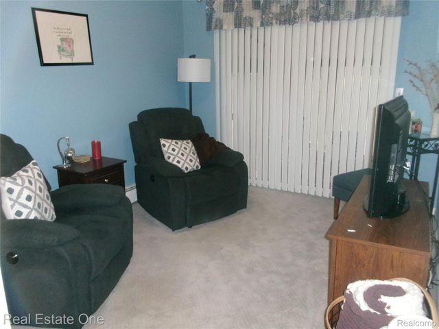 25241 Franklin Terrace 1, South Lyon, MI 48178