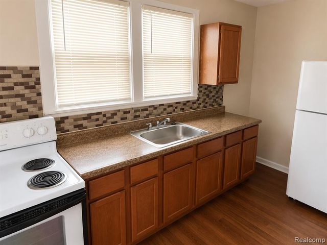 12780 Strathmoor Street, Detroit, MI 48227