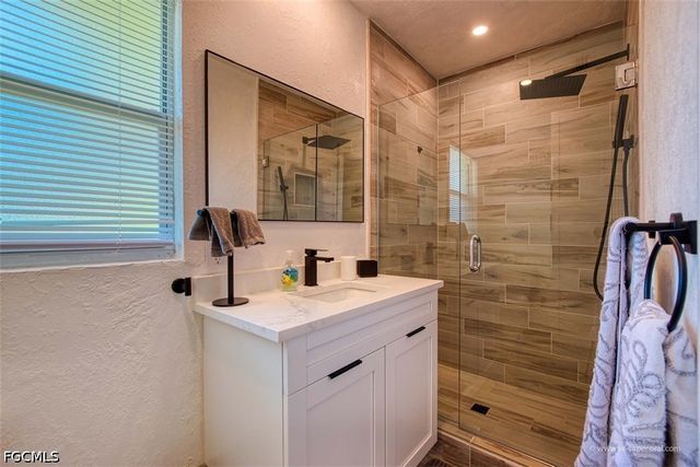 5135 Rutland CT, Cape Coral, FL 33904