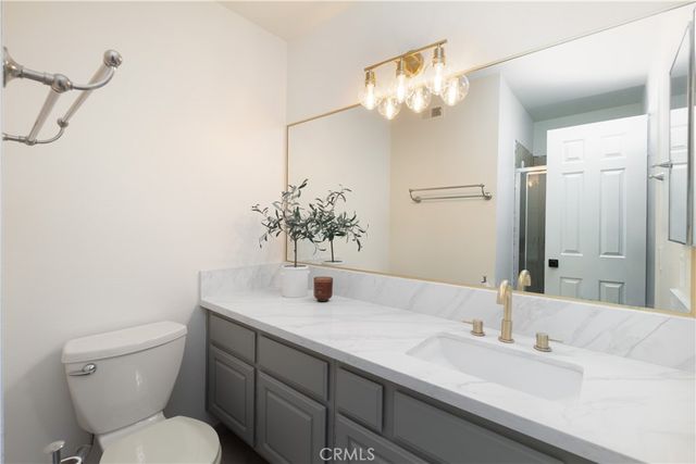 587 S College, Claremont, CA 91711