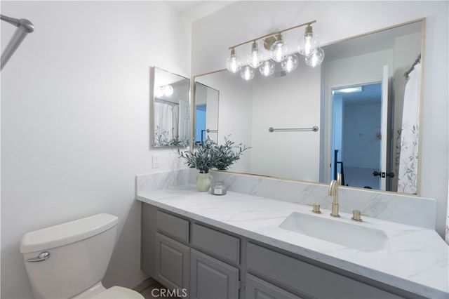 587 S College, Claremont, CA 91711