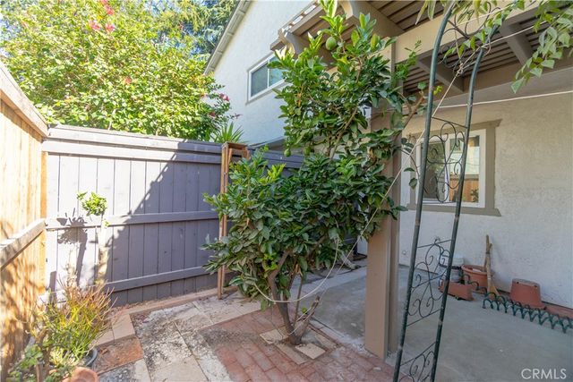 587 S College, Claremont, CA 91711