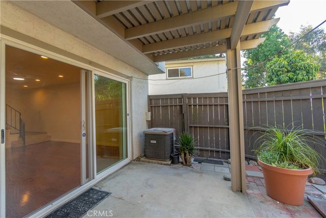 587 S College, Claremont, CA 91711