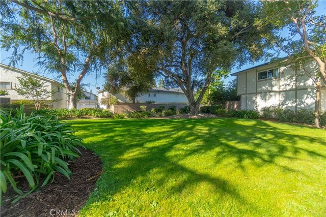 587 S College, Claremont, CA 91711