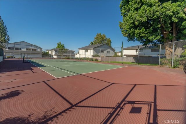 587 S College, Claremont, CA 91711