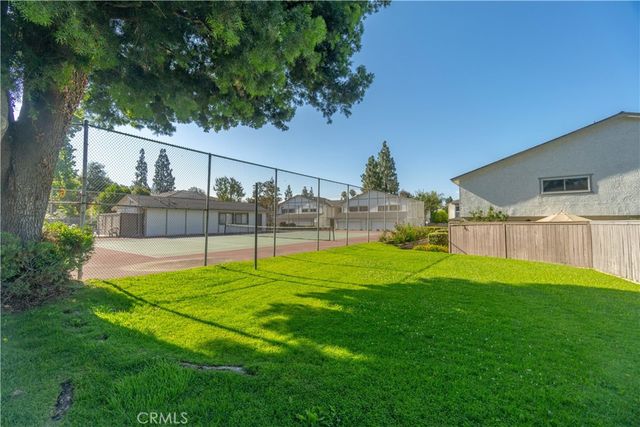 587 S College, Claremont, CA 91711