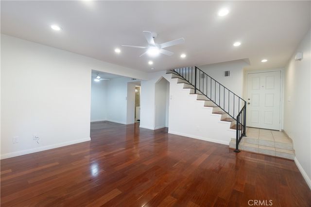 587 S College, Claremont, CA 91711