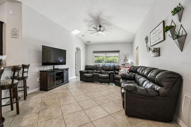 8439 HUNTERS FORK LOOP, Ruskin, FL 33573