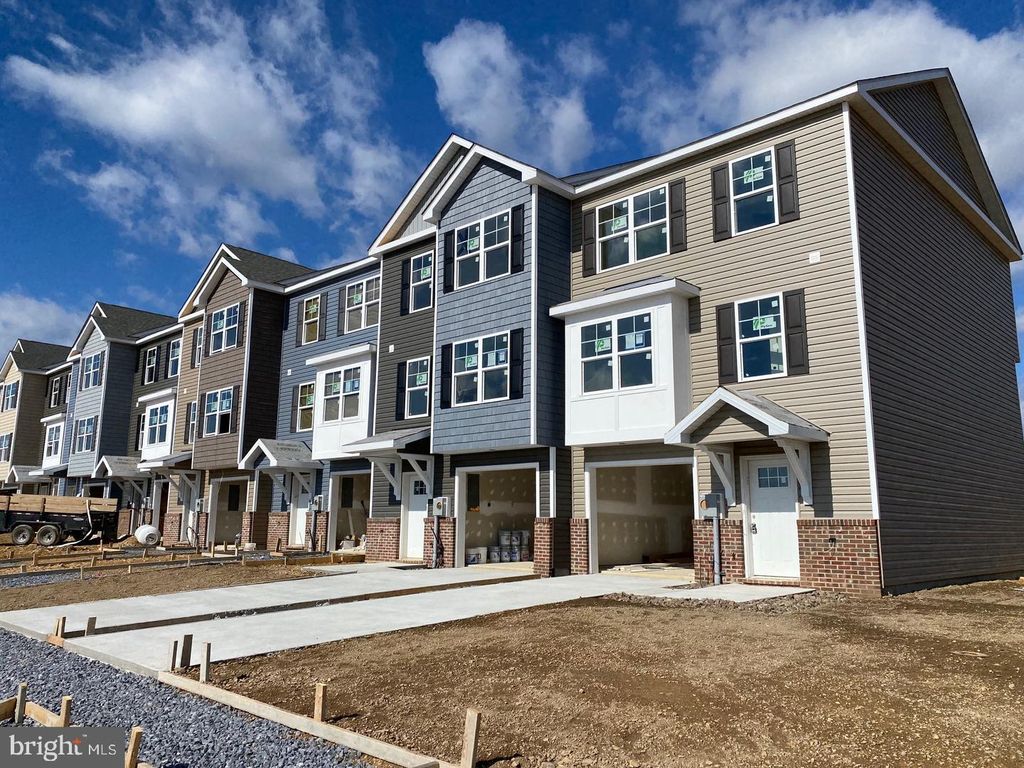 97 MOSES DR, Martinsburg, WV 25405