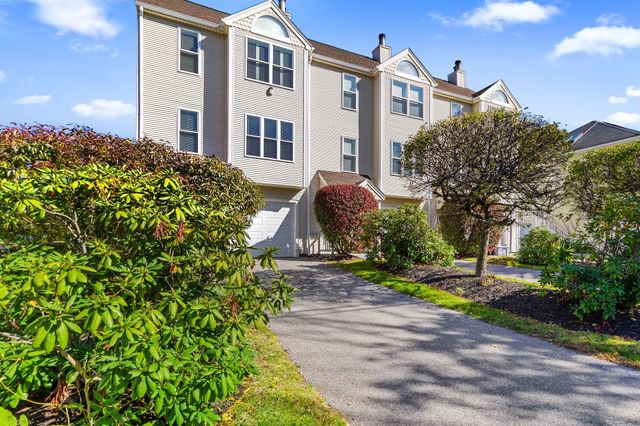 10 Eugene St 10, Lowell, MA 01852