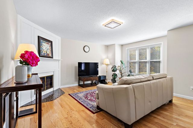 10 Eugene St 10, Lowell, MA 01852