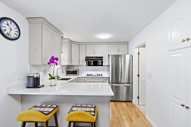 10 Eugene St 10, Lowell, MA 01852