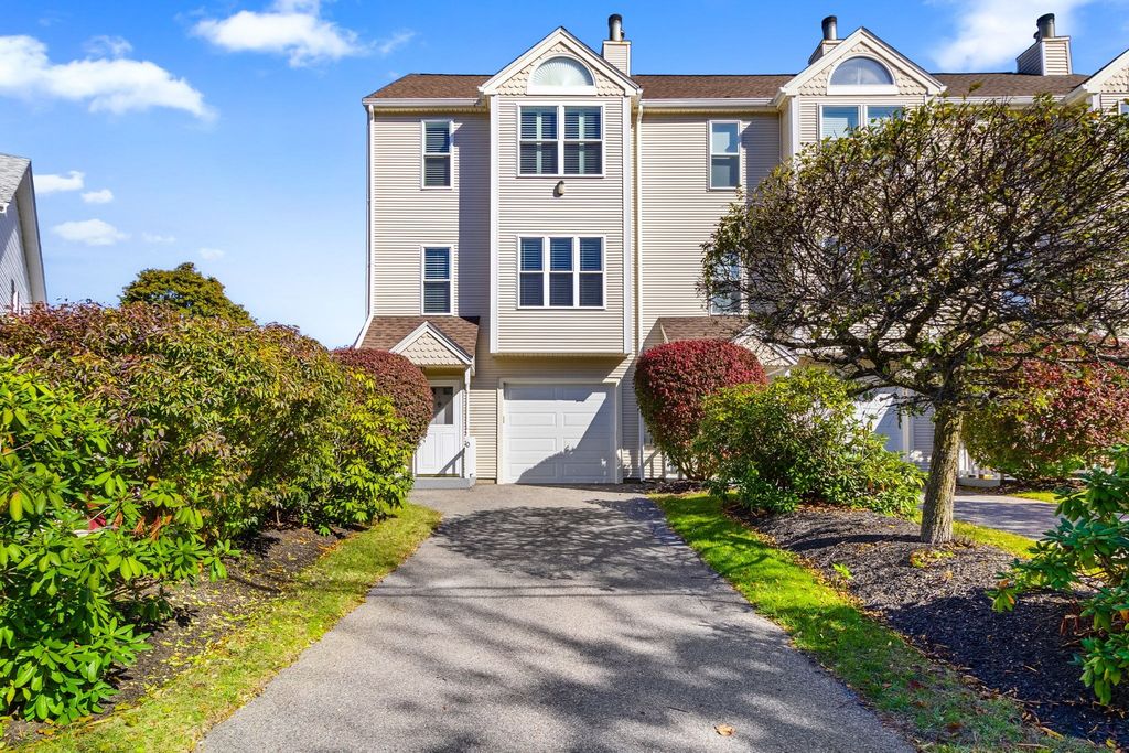 10 Eugene St 10, Lowell, MA 01852