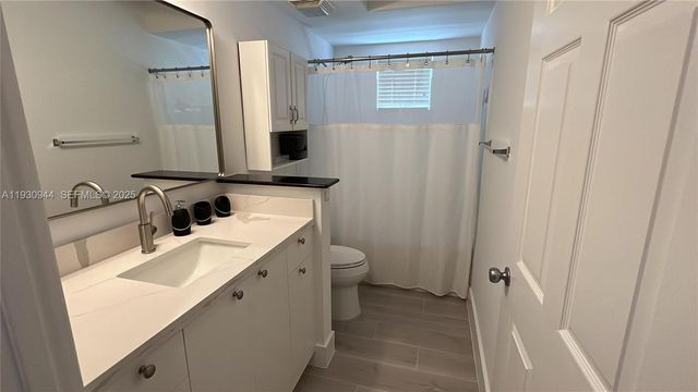 17100 N Bay Rd 1415, Sunny Isles Beach, FL 33160