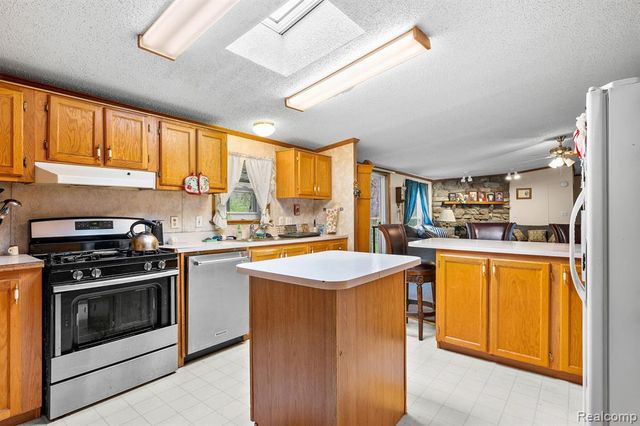 19074 Sumpter Road, Belleville, MI 48111