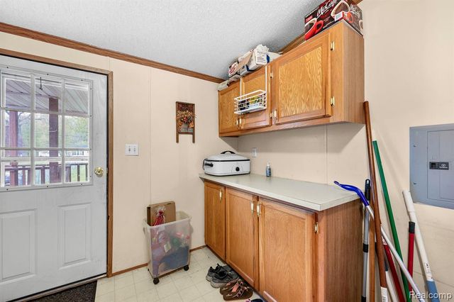 19074 Sumpter Road, Belleville, MI 48111