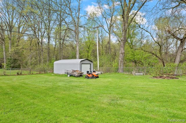 19074 Sumpter Road, Belleville, MI 48111