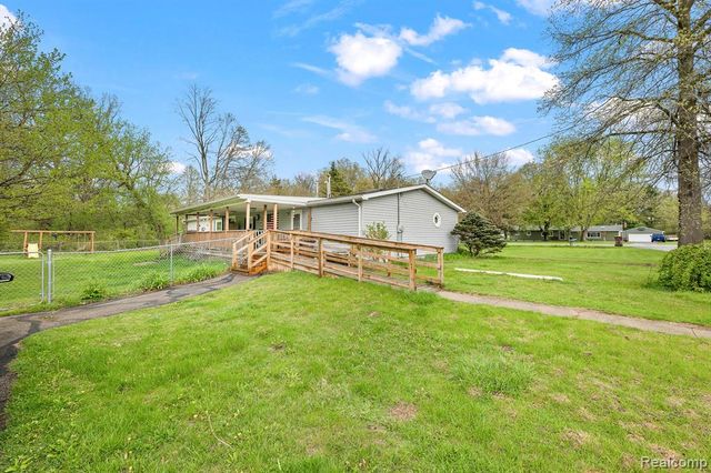 19074 Sumpter Road, Belleville, MI 48111