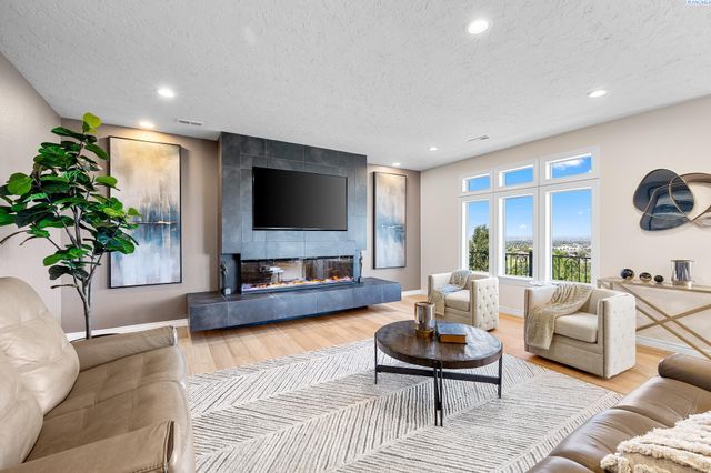 4002 W 43rd Avenue, Kennewick, WA 99337