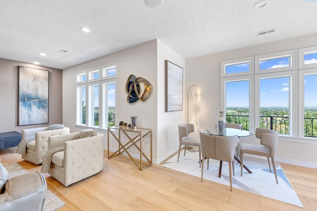 4002 W 43rd Avenue, Kennewick, WA 99337