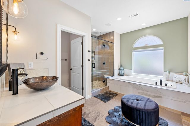 4002 W 43rd Avenue, Kennewick, WA 99337