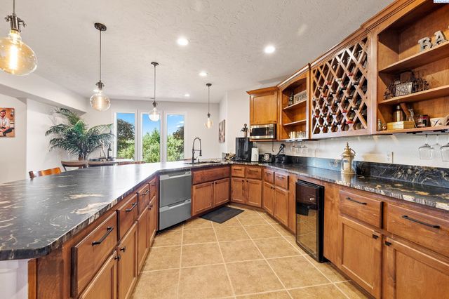 4002 W 43rd Avenue, Kennewick, WA 99337