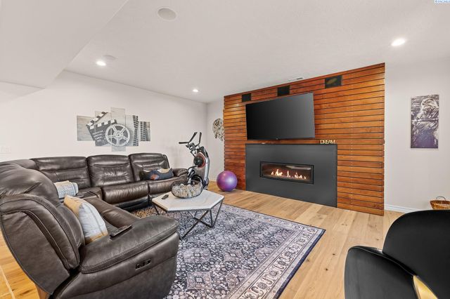 4002 W 43rd Avenue, Kennewick, WA 99337