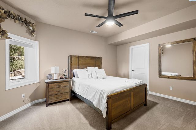 4002 W 43rd Avenue, Kennewick, WA 99337