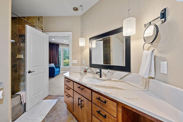 4002 W 43rd Avenue, Kennewick, WA 99337