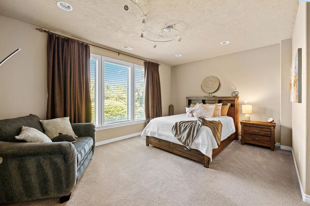 4002 W 43rd Avenue, Kennewick, WA 99337