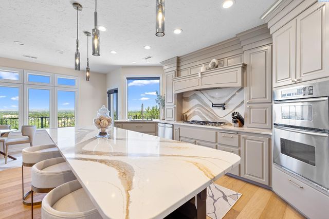 4002 W 43rd Avenue, Kennewick, WA 99337