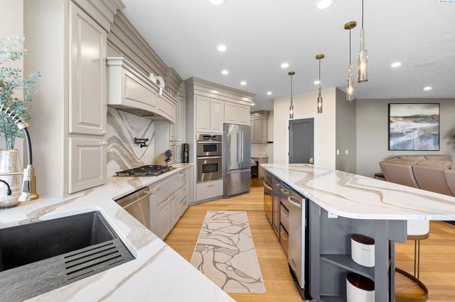 4002 W 43rd Avenue, Kennewick, WA 99337