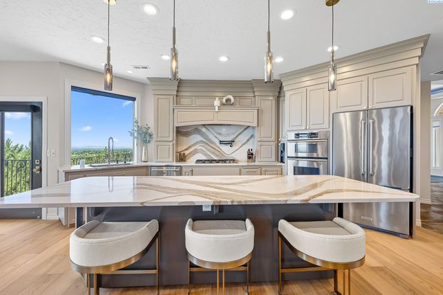 4002 W 43rd Avenue, Kennewick, WA 99337