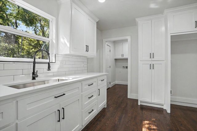 1040 N New Haven Avenue, Tulsa, OK 74115
