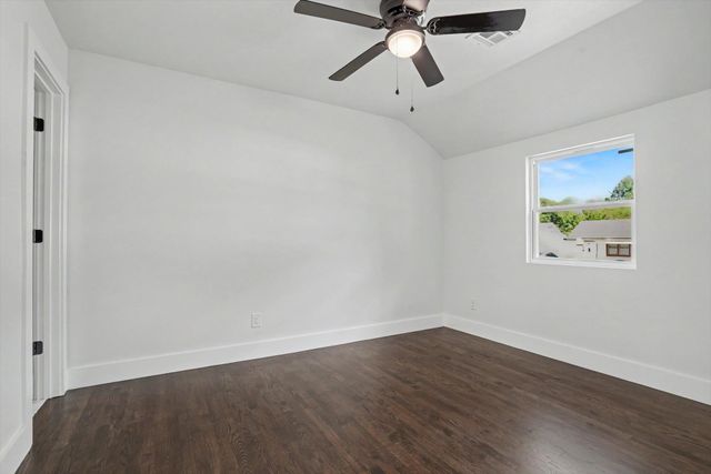 1040 N New Haven Avenue, Tulsa, OK 74115