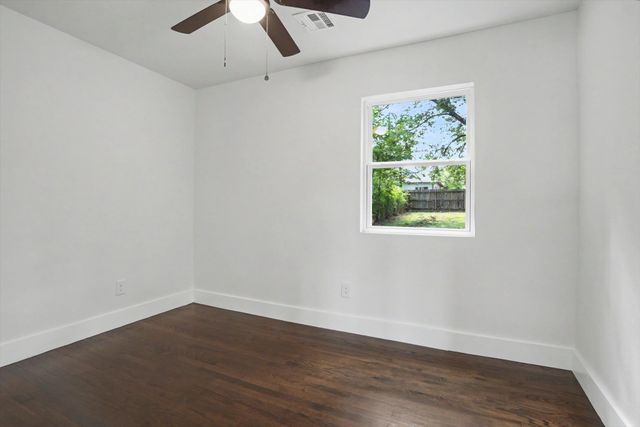 1040 N New Haven Avenue, Tulsa, OK 74115