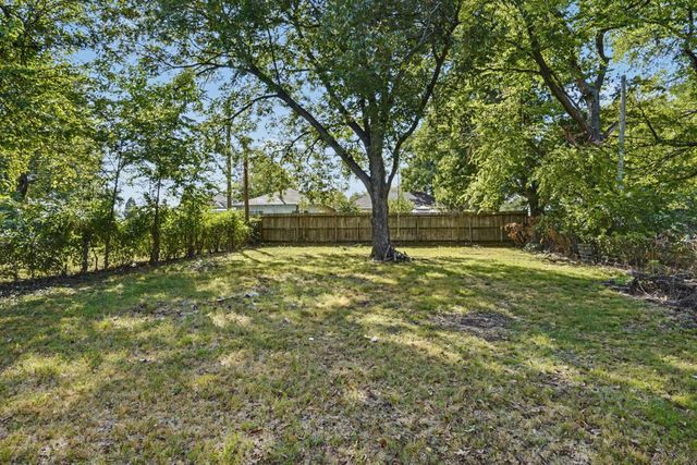 1040 N New Haven Avenue, Tulsa, OK 74115