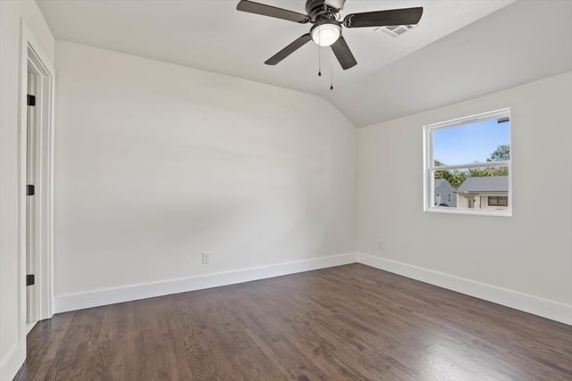 1040 N New Haven Avenue, Tulsa, OK 74115