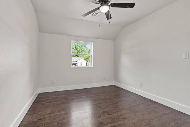1040 N New Haven Avenue, Tulsa, OK 74115