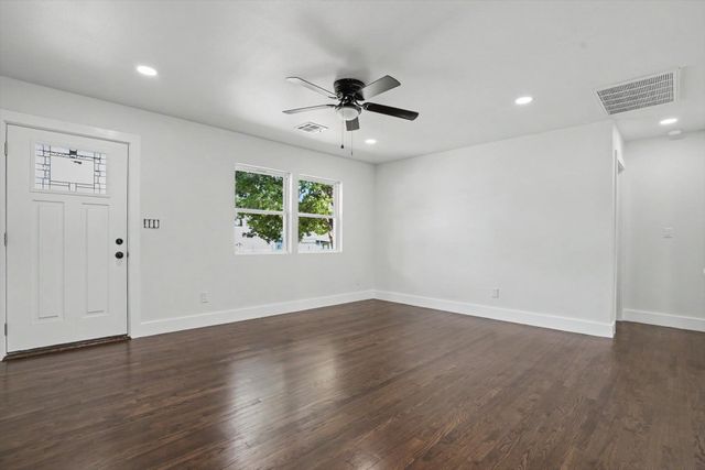 1040 N New Haven Avenue, Tulsa, OK 74115