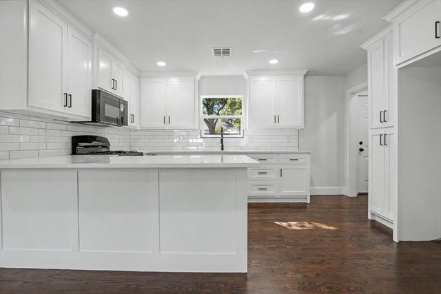1040 N New Haven Avenue, Tulsa, OK 74115