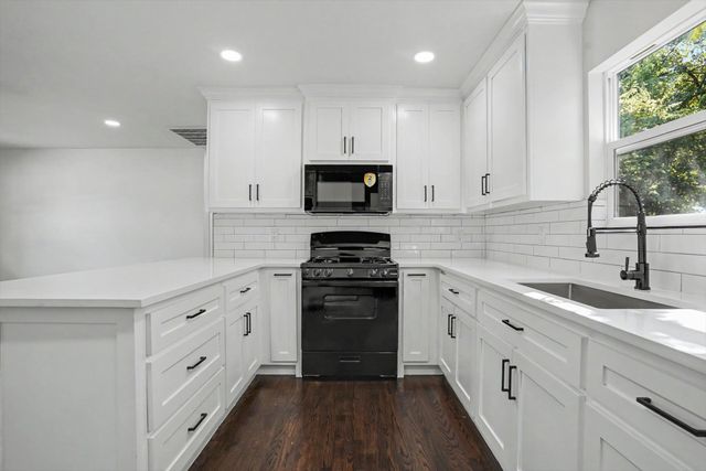 1040 N New Haven Avenue, Tulsa, OK 74115