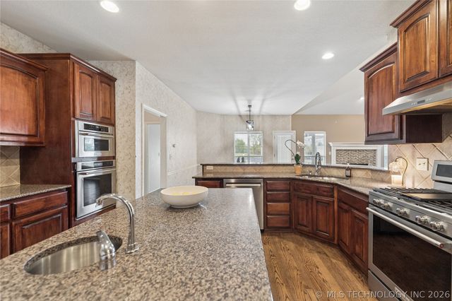 8240 Overlook Trail, Claremore, OK 74019