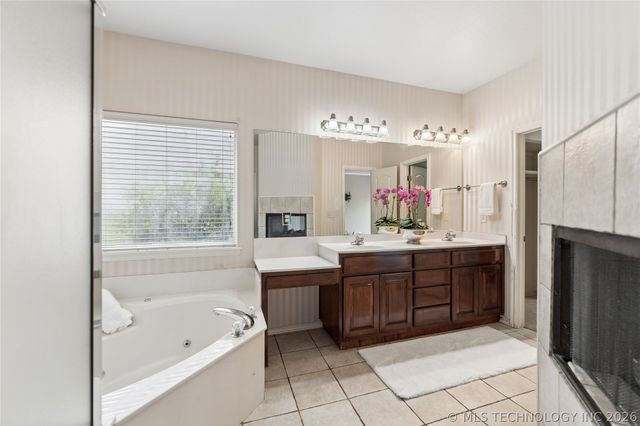 8240 Overlook Trail, Claremore, OK 74019