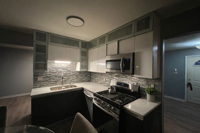 17718 Ridgewood Drive, Hazel Crest, IL 60429