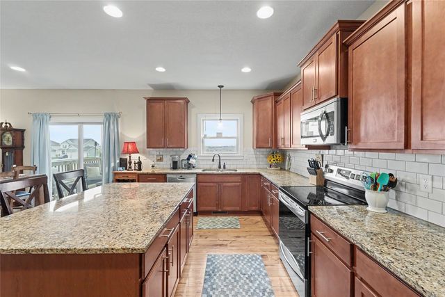 405 NE Fox Run Trail, Waukee, IA 50263