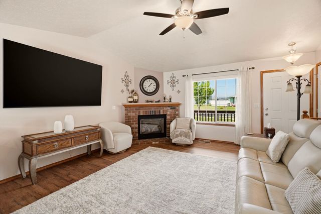 1512 E Houghton Ct, Spokane, WA 99217