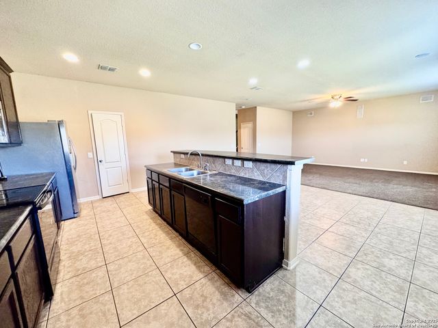 6814 Puente Fields, Converse, TX 78109